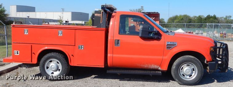 image for item FC9948 2008 Ford F250 Super Duty XL utility bed pickup truck