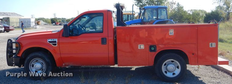 image for item FC9948 2008 Ford F250 Super Duty XL utility bed pickup truck