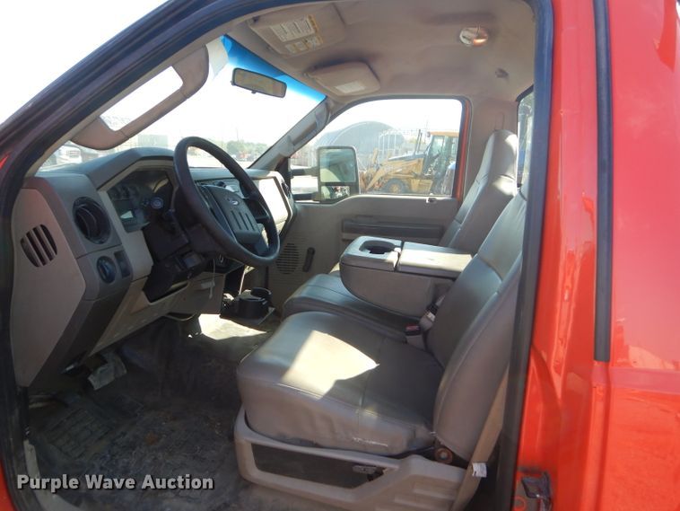 image for item FC9948 2008 Ford F250 Super Duty XL utility bed pickup truck