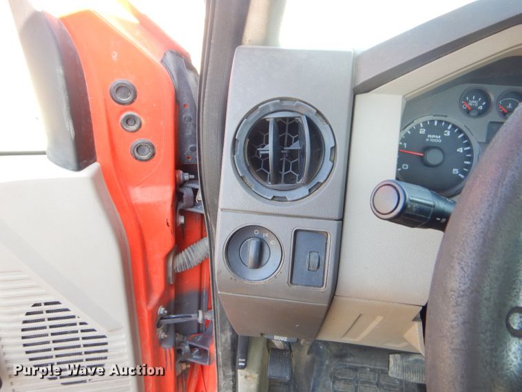 image for item FC9948 2008 Ford F250 Super Duty XL utility bed pickup truck