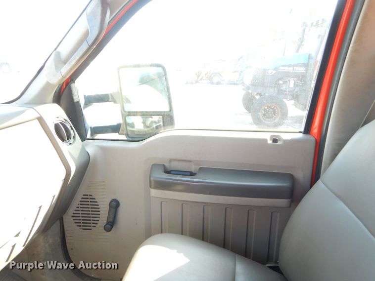 image for item FC9948 2008 Ford F250 Super Duty XL utility bed pickup truck