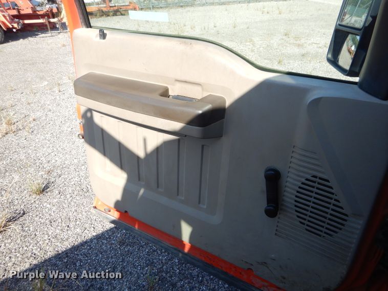 image for item FC9948 2008 Ford F250 Super Duty XL utility bed pickup truck