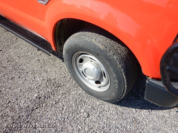 image for item FC9948 2008 Ford F250 Super Duty XL utility bed pickup truck