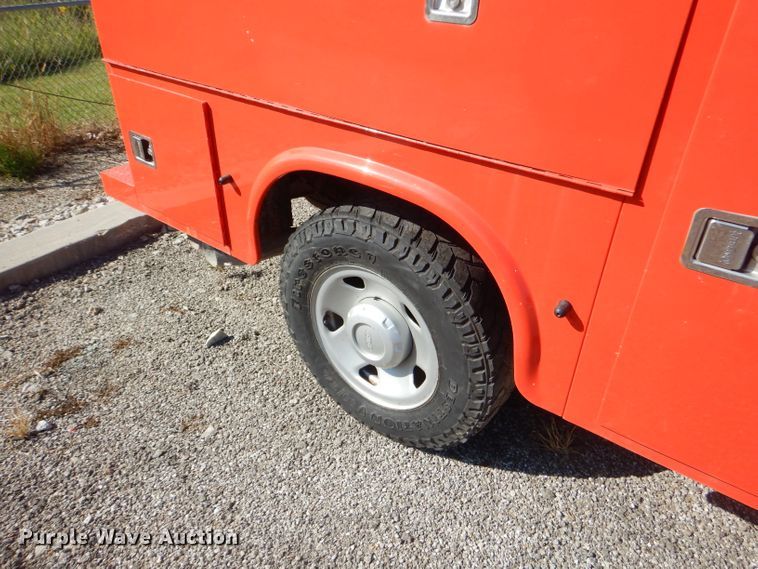 image for item FC9948 2008 Ford F250 Super Duty XL utility bed pickup truck