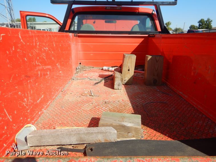 image for item FC9948 2008 Ford F250 Super Duty XL utility bed pickup truck