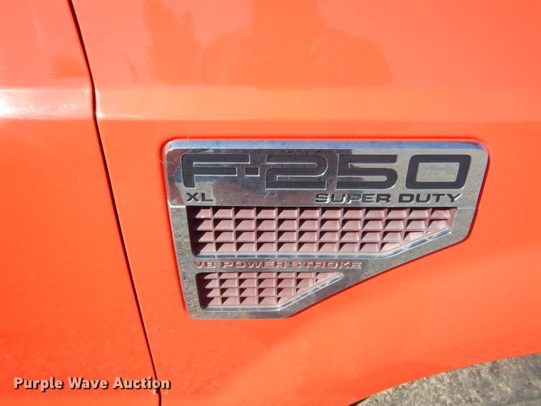 image for item FC9948 2008 Ford F250 Super Duty XL utility bed pickup truck