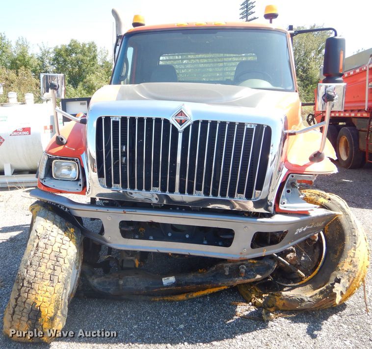 image for item FC9955 2006 International 7500 flatbed truck