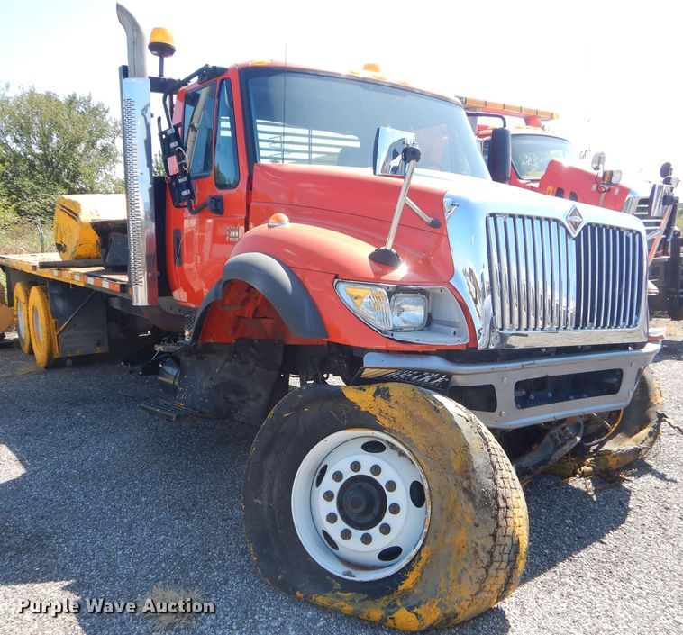 image for item FC9955 2006 International 7500 flatbed truck