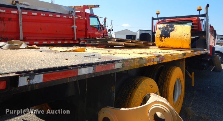 image for item FC9955 2006 International 7500 flatbed truck