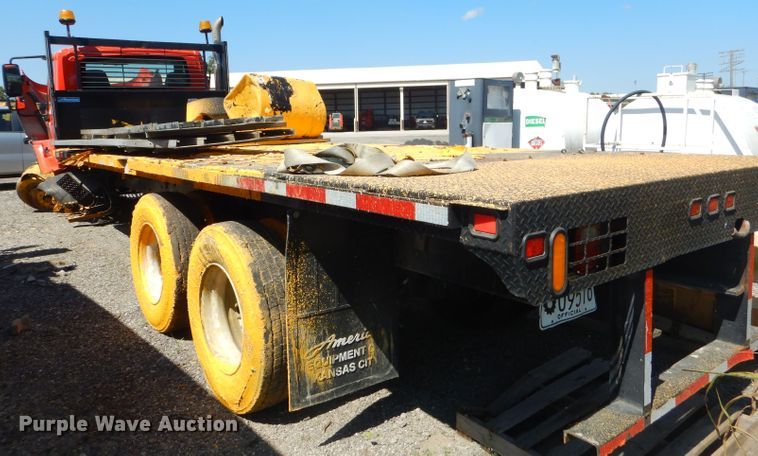 image for item FC9955 2006 International 7500 flatbed truck