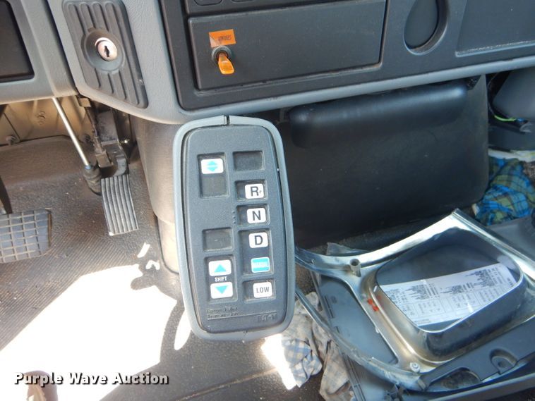 image for item FC9955 2006 International 7500 flatbed truck