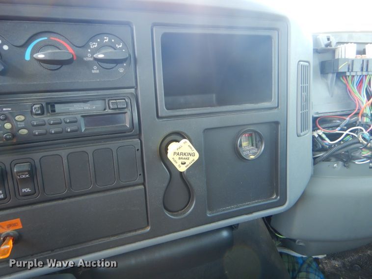 image for item FC9955 2006 International 7500 flatbed truck