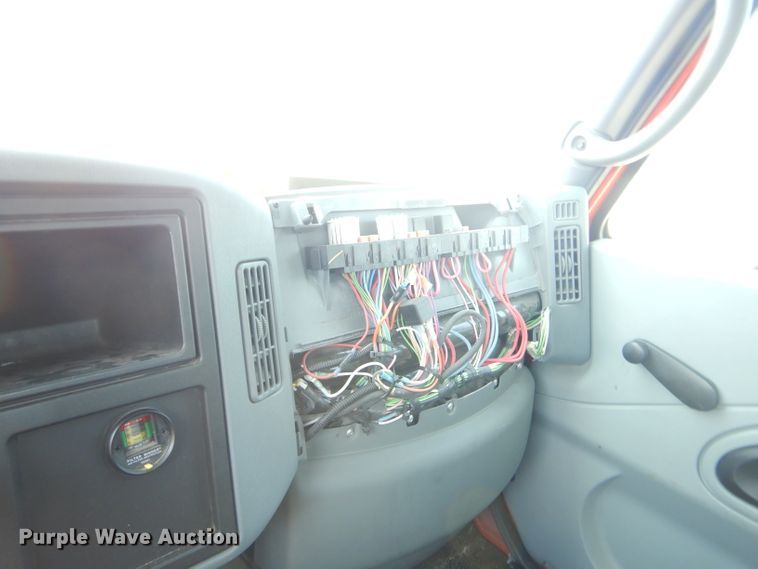 image for item FC9955 2006 International 7500 flatbed truck