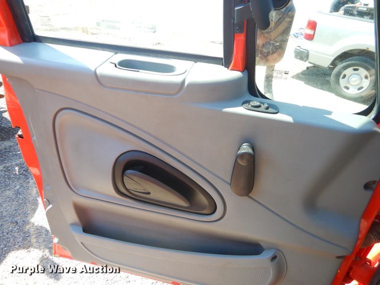 image for item FC9955 2006 International 7500 flatbed truck