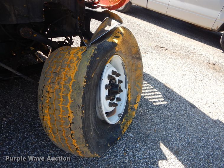 image for item FC9955 2006 International 7500 flatbed truck