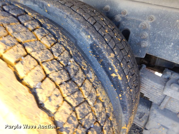 image for item FC9955 2006 International 7500 flatbed truck