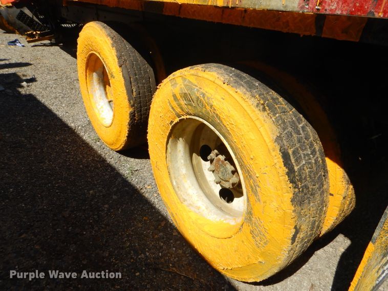 image for item FC9955 2006 International 7500 flatbed truck