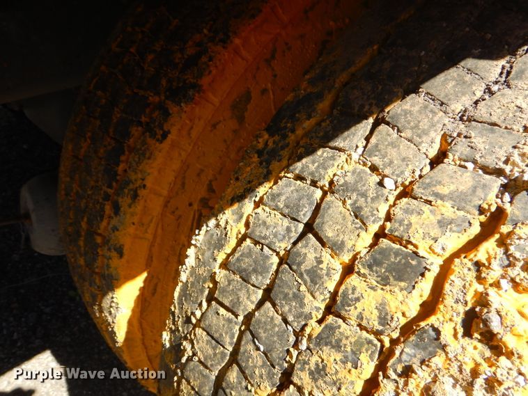 image for item FC9955 2006 International 7500 flatbed truck