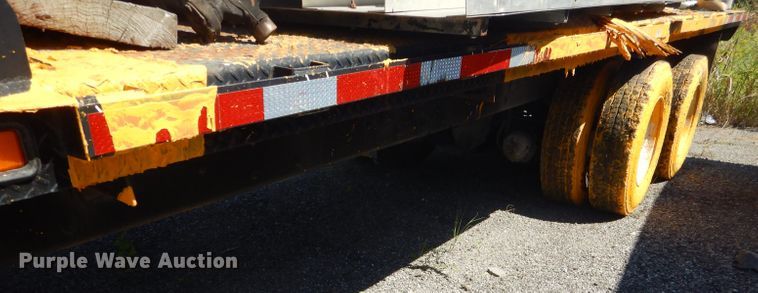 image for item FC9955 2006 International 7500 flatbed truck