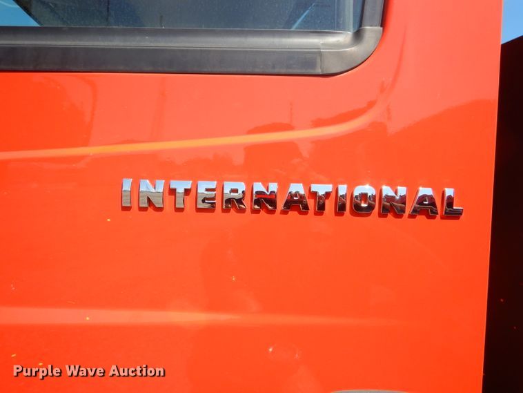 image for item FC9955 2006 International 7500 flatbed truck