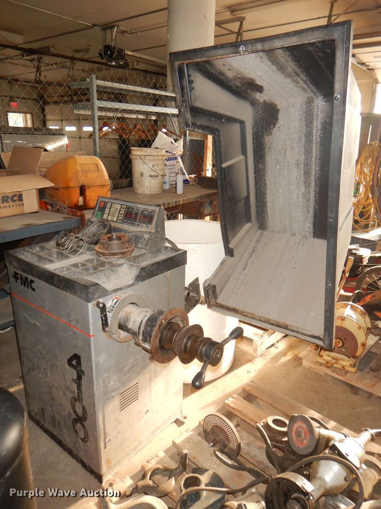 image for item FF9605 1989 FMC 4100 wheel balancer