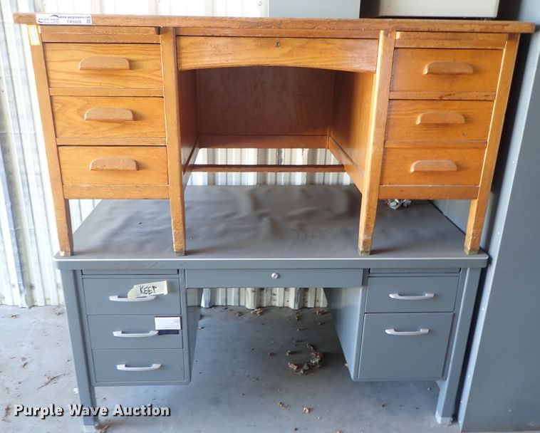 Furniture in Hutchinson, KS Item FR9408 sold Purple Wave