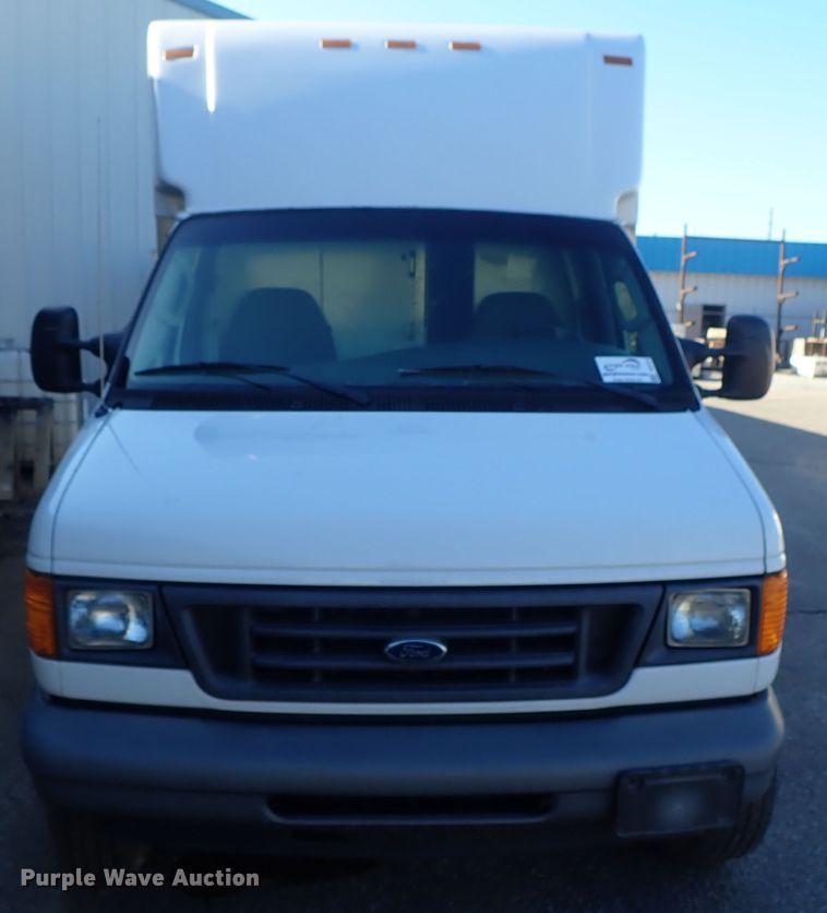 image for item DB7672 2007 Ford E350 Super Duty box truck