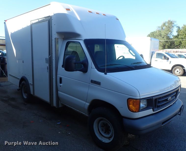 image for item DB7672 2007 Ford E350 Super Duty box truck