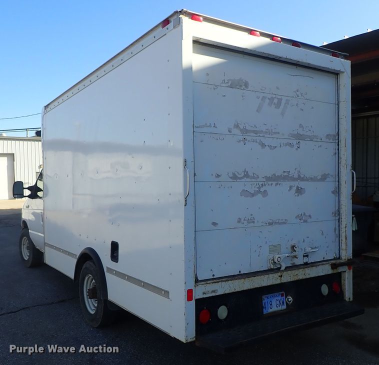 image for item DB7672 2007 Ford E350 Super Duty box truck
