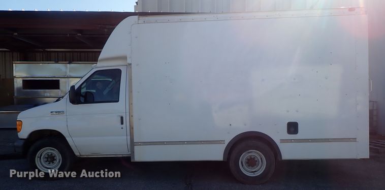 image for item DB7672 2007 Ford E350 Super Duty box truck