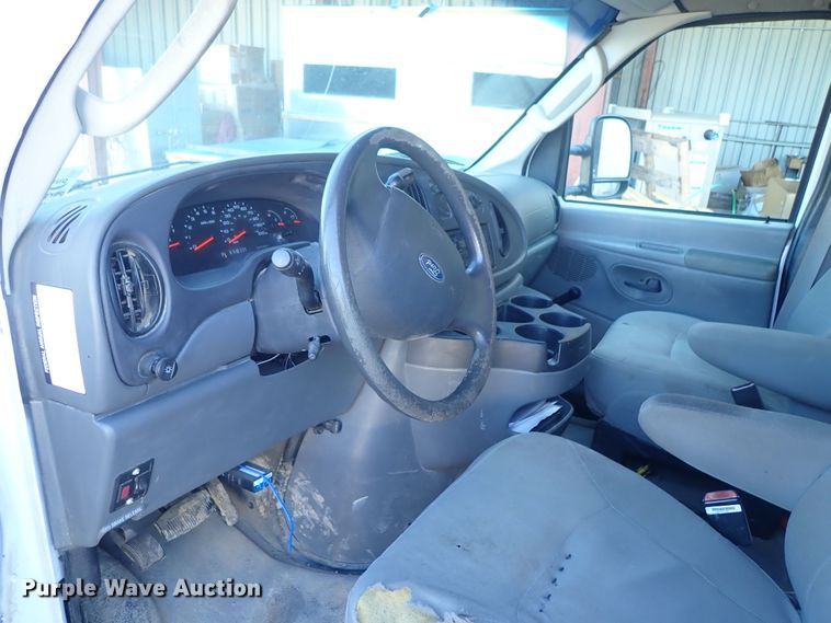 image for item DB7672 2007 Ford E350 Super Duty box truck