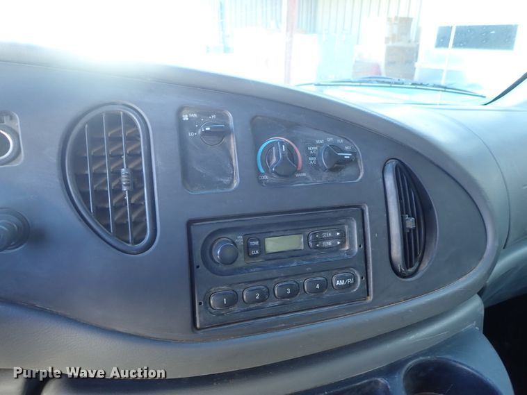 image for item DB7672 2007 Ford E350 Super Duty box truck