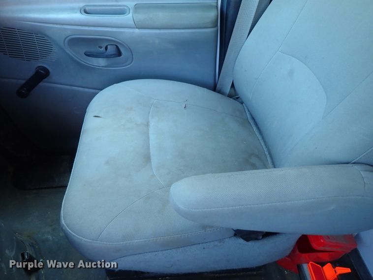 image for item DB7672 2007 Ford E350 Super Duty box truck