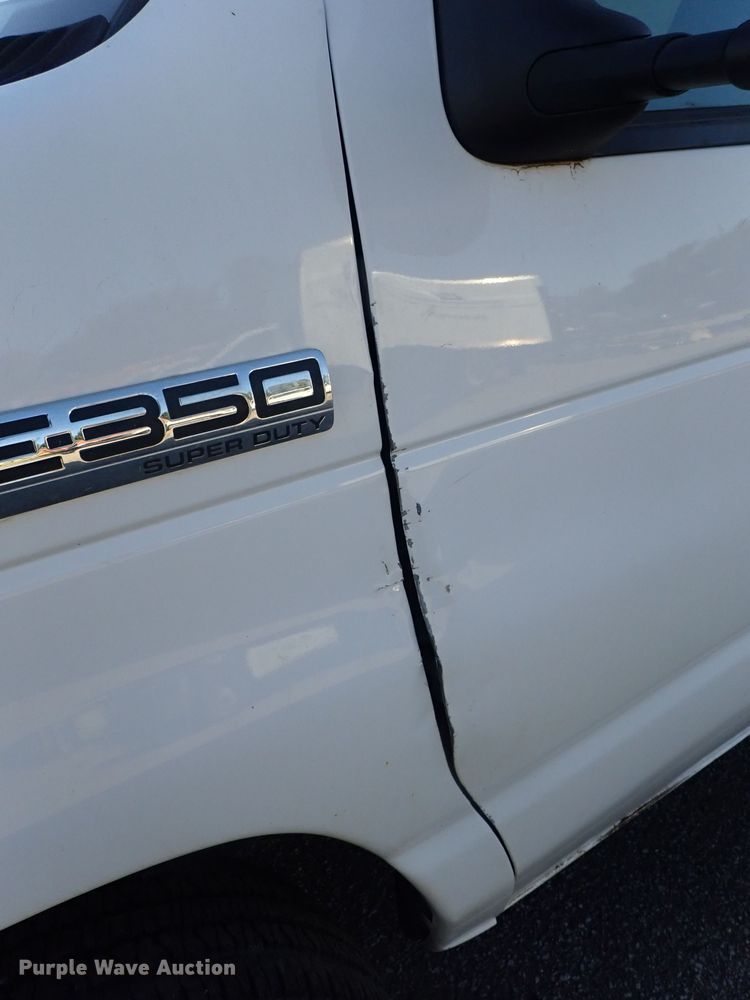 image for item DB7672 2007 Ford E350 Super Duty box truck