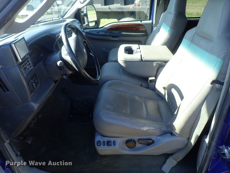 image for item DB7700 2003 Ford F250 Super Duty Crew Cab flatbed pickup truck