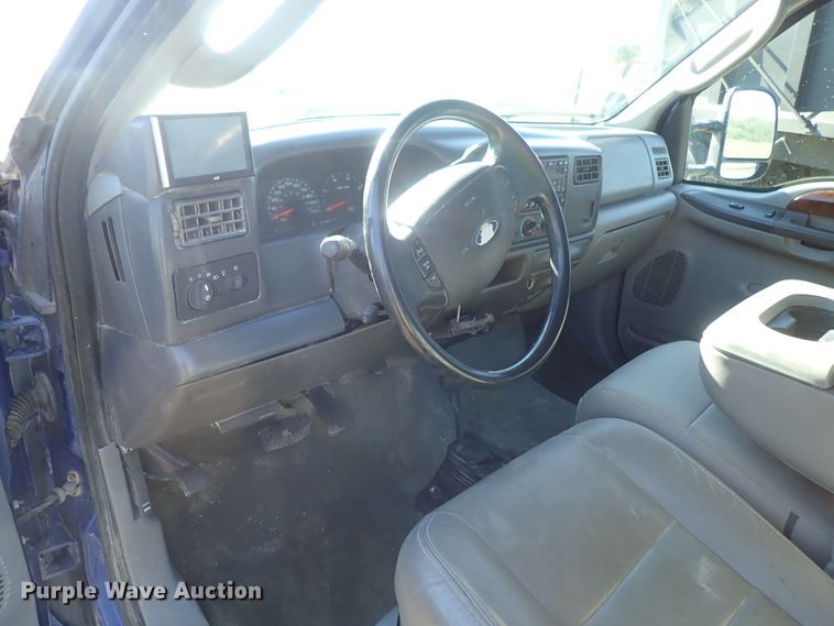 image for item DB7700 2003 Ford F250 Super Duty Crew Cab flatbed pickup truck