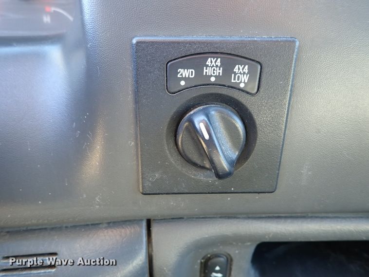 image for item DB7700 2003 Ford F250 Super Duty Crew Cab flatbed pickup truck