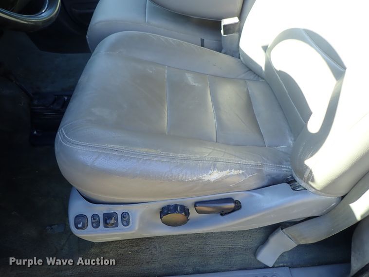 image for item DB7700 2003 Ford F250 Super Duty Crew Cab flatbed pickup truck