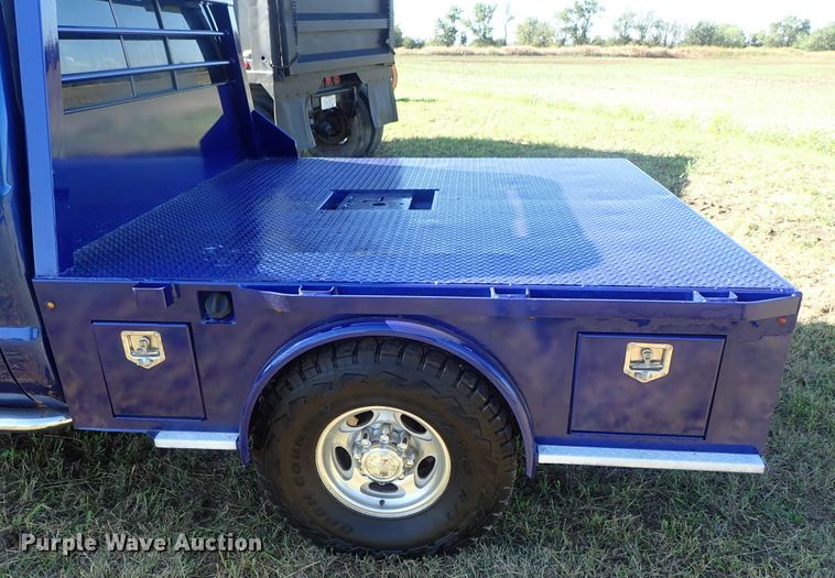 image for item DB7700 2003 Ford F250 Super Duty Crew Cab flatbed pickup truck