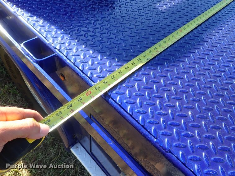 image for item DB7700 2003 Ford F250 Super Duty Crew Cab flatbed pickup truck