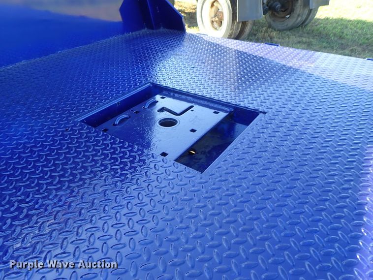 image for item DB7700 2003 Ford F250 Super Duty Crew Cab flatbed pickup truck