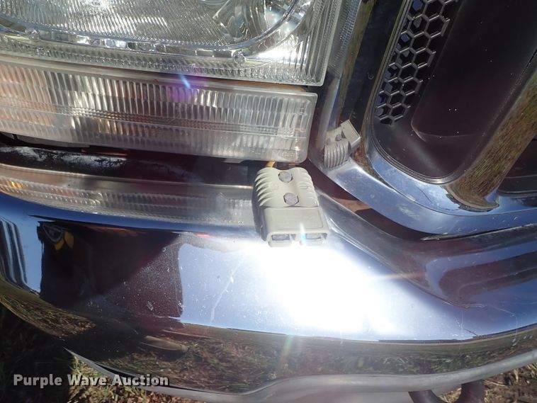 image for item DB7700 2003 Ford F250 Super Duty Crew Cab flatbed pickup truck