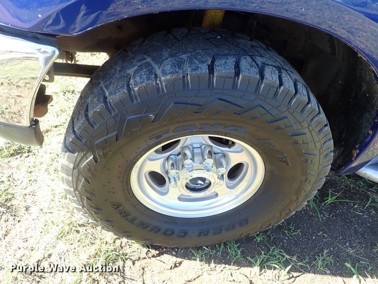 image for item DB7700 2003 Ford F250 Super Duty Crew Cab flatbed pickup truck