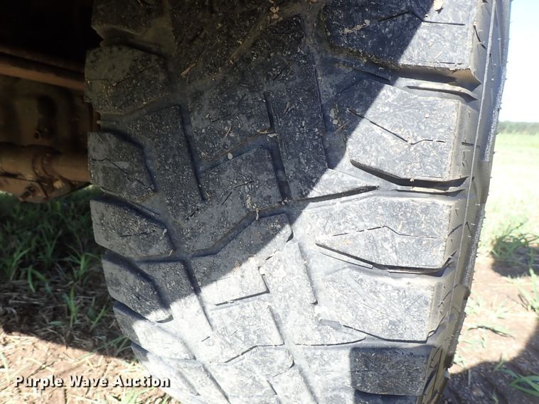 image for item DB7700 2003 Ford F250 Super Duty Crew Cab flatbed pickup truck