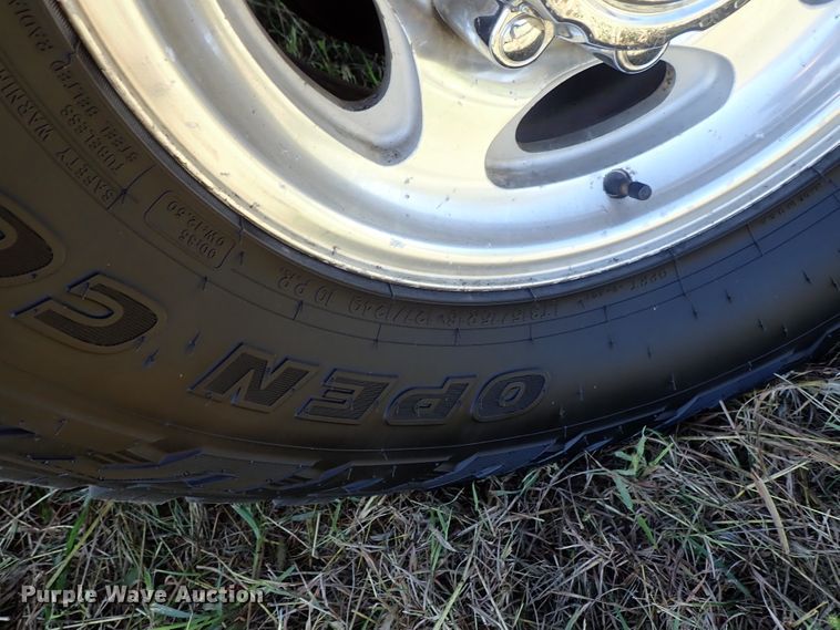 image for item DB7700 2003 Ford F250 Super Duty Crew Cab flatbed pickup truck