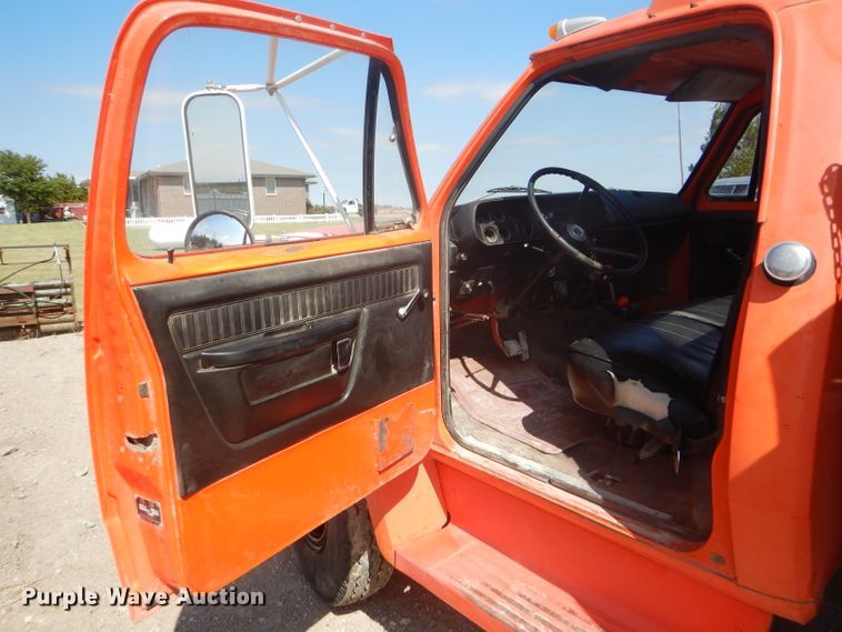 image for item DD4465 1976 Dodge D600 dump truck