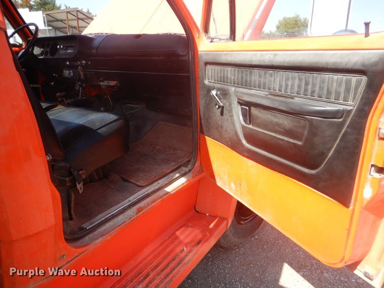 image for item DD4465 1976 Dodge D600 dump truck