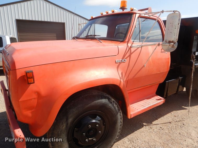 image for item DD4465 1976 Dodge D600 dump truck