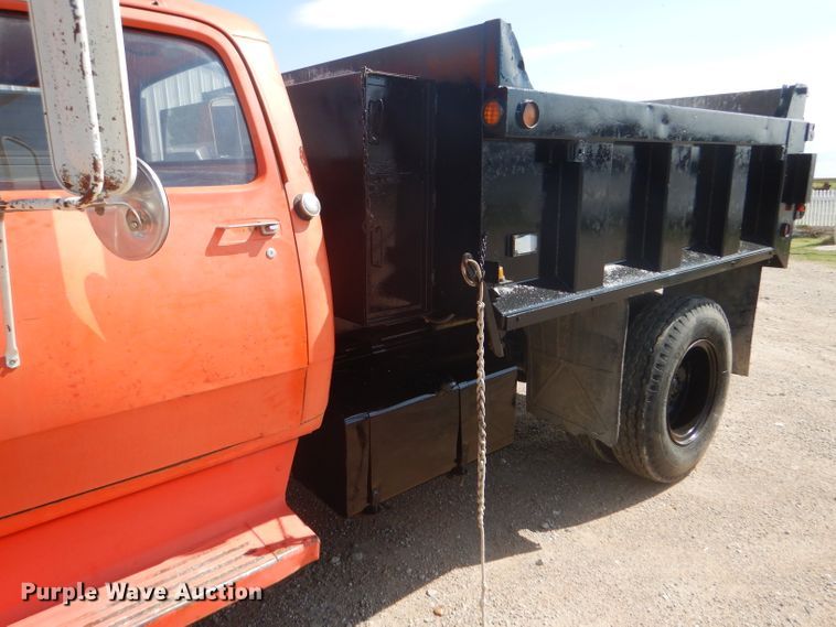 image for item DD4465 1976 Dodge D600 dump truck