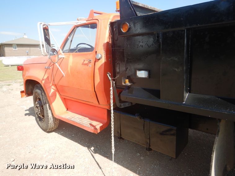 image for item DD4465 1976 Dodge D600 dump truck